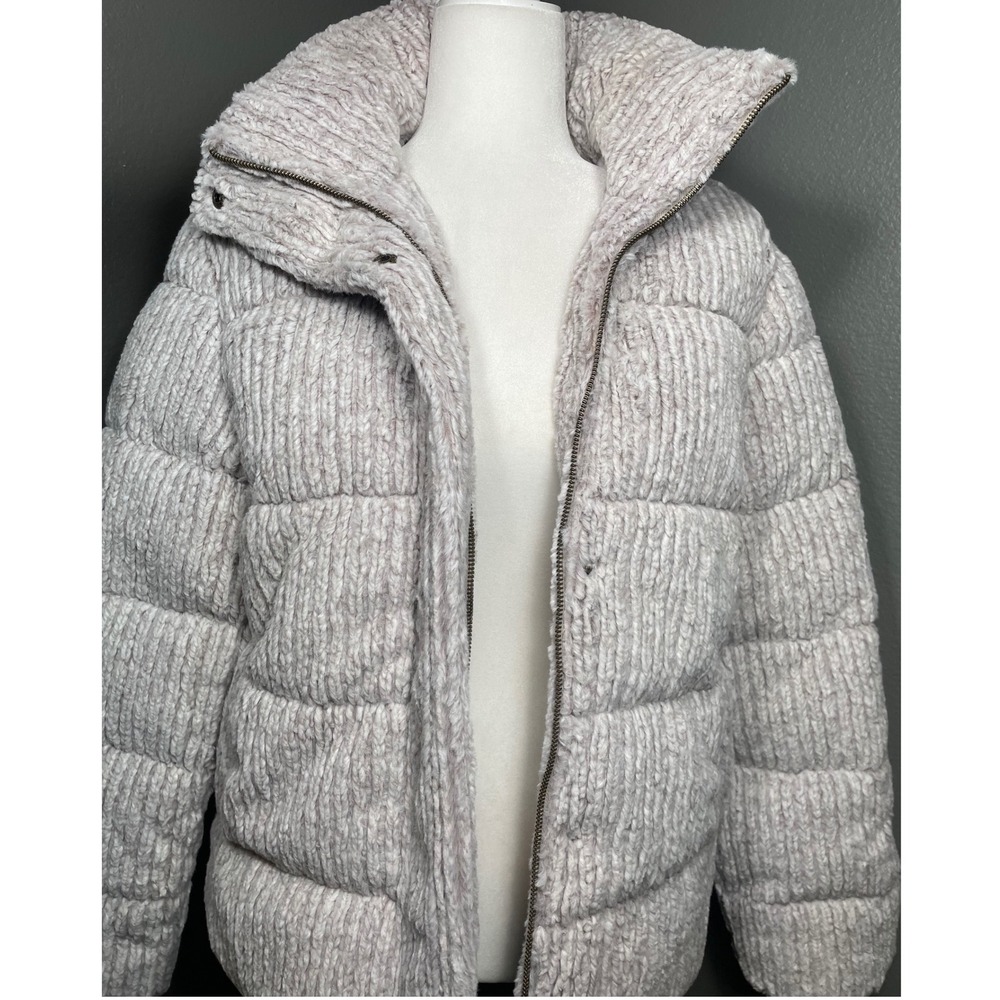 Unreal Fur Anthropologie Close Knit Puffer Jacket Drizzle Grey/Tan  S
Very Soft